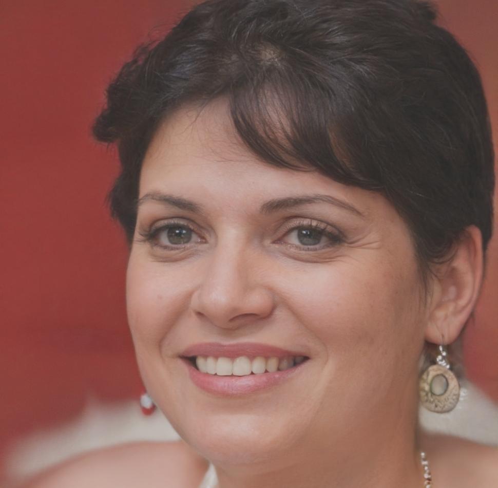 Sarah Müller, Senior Finanzanalystin